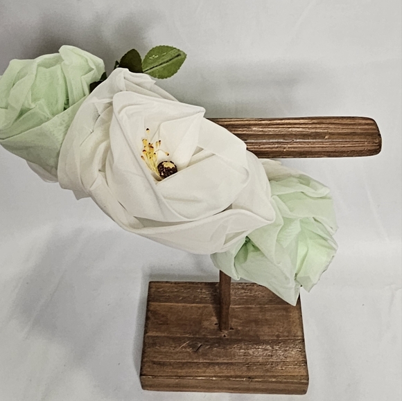 Vintage Chiffon White And Pale Green Floral Crown - Picture 2 of 13